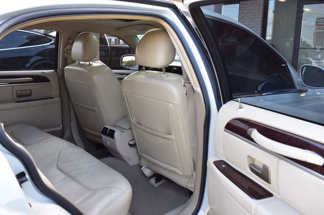 2007 Lincoln Town Car 4dr Sedan Signature Limited - 23025790 - 30