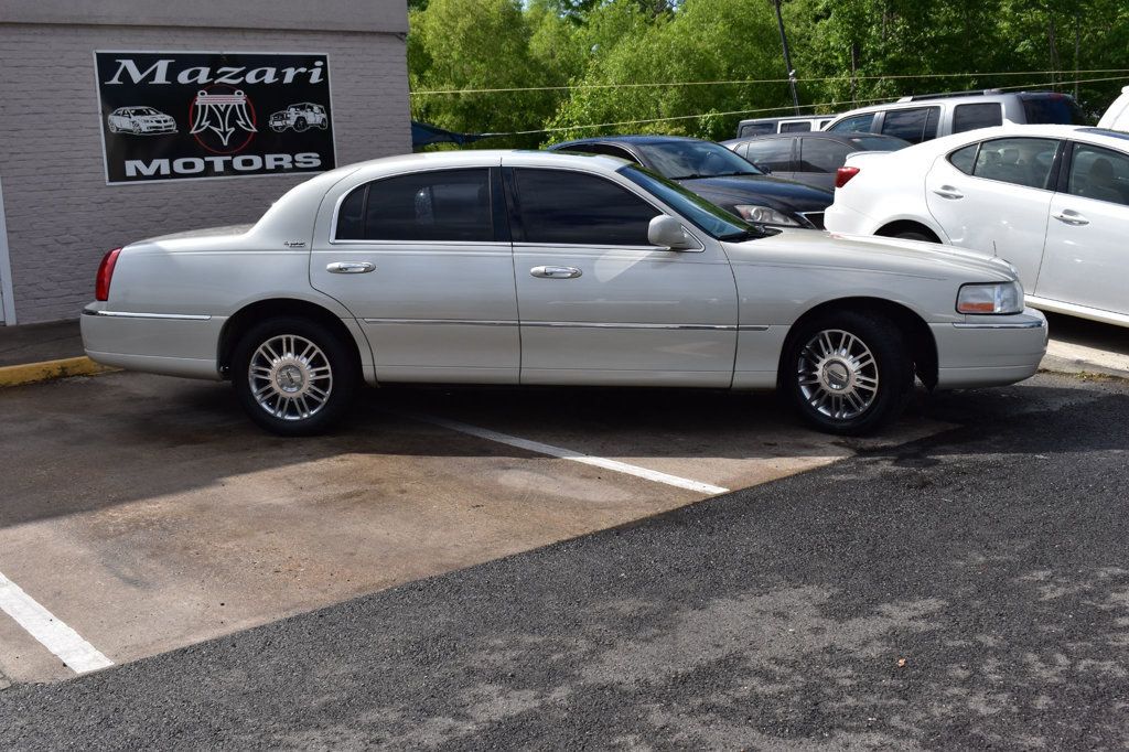 2007 Lincoln Town Car 4dr Sedan Signature Limited - 23025790 - 3