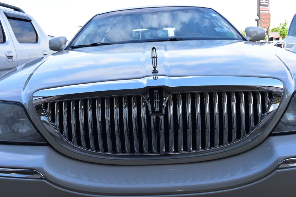 2007 Lincoln Town Car 4dr Sedan Signature Limited - 23025790 - 42