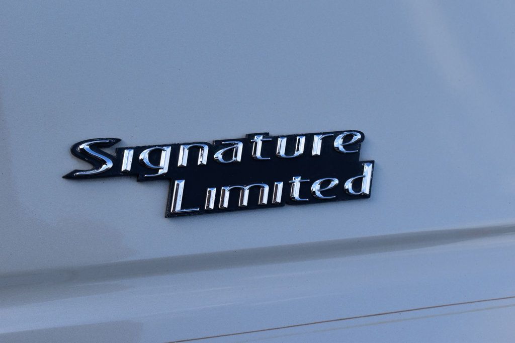 2007 Lincoln Town Car 4dr Sedan Signature Limited - 23025790 - 43