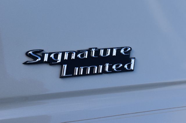 2007 Lincoln Town Car 4dr Sedan Signature Limited - 23025790 - 43