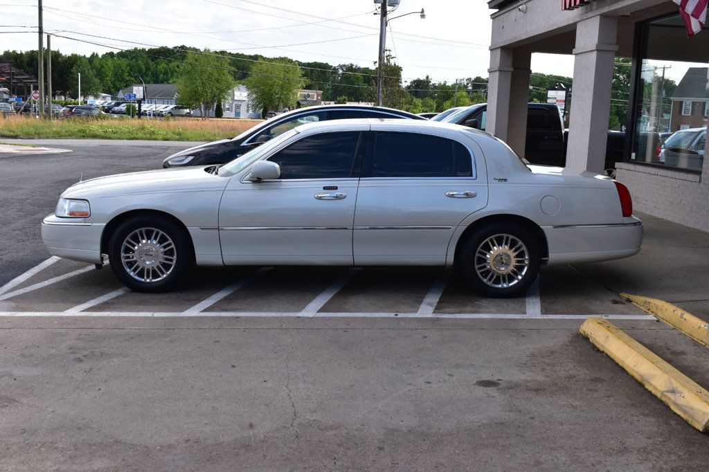 2007 Lincoln Town Car 4dr Sedan Signature Limited - 23025790 - 6