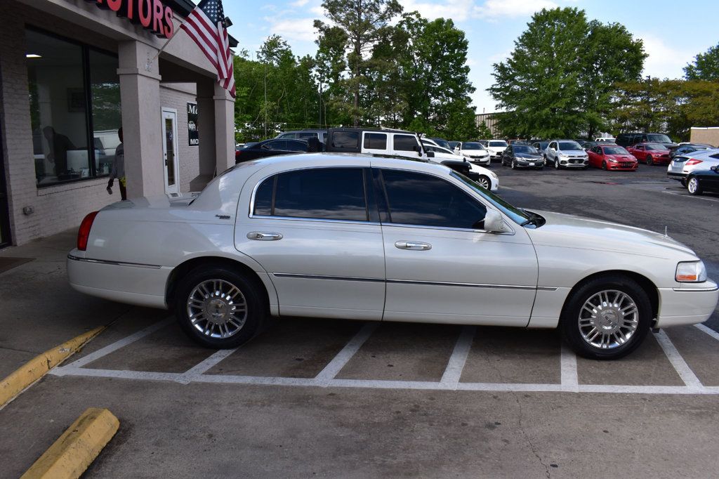 2007 Lincoln Town Car 4dr Sedan Signature Limited - 23025790 - 7