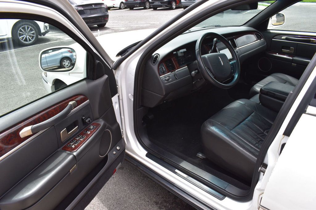 2007 Lincoln Town Car Signature - 23055549 - 12