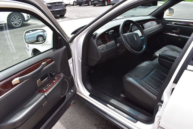 2007 Lincoln Town Car Signature - 23055549 - 12