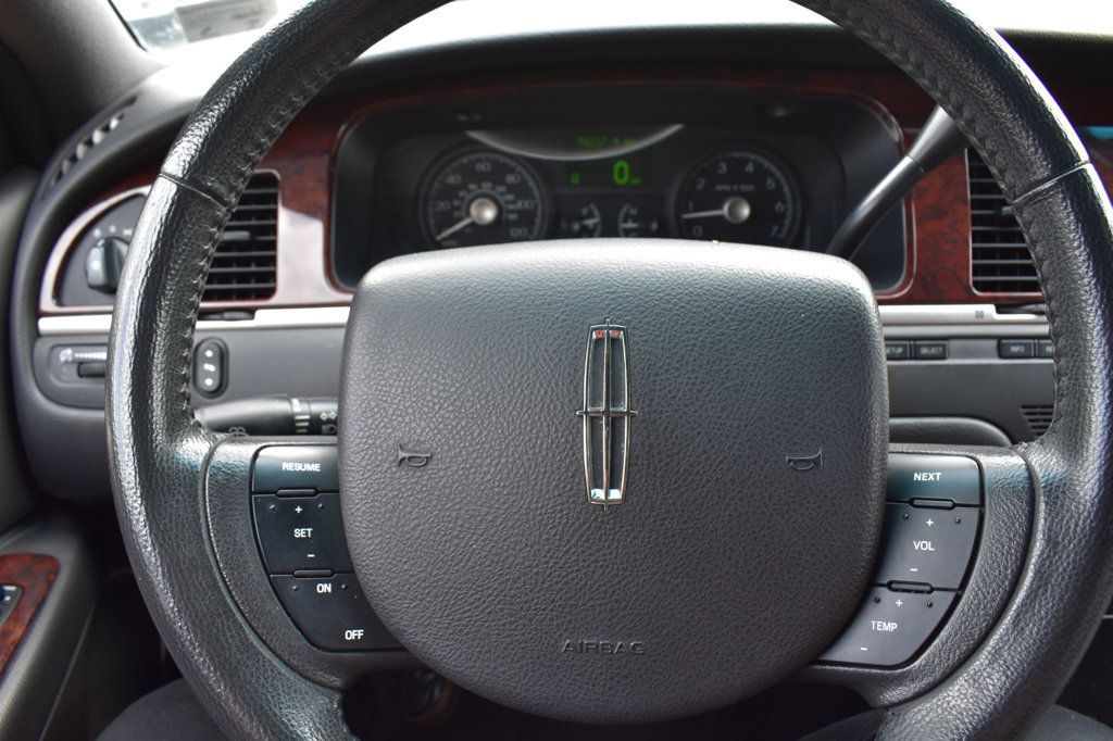 2007 Lincoln Town Car Signature - 23055549 - 41