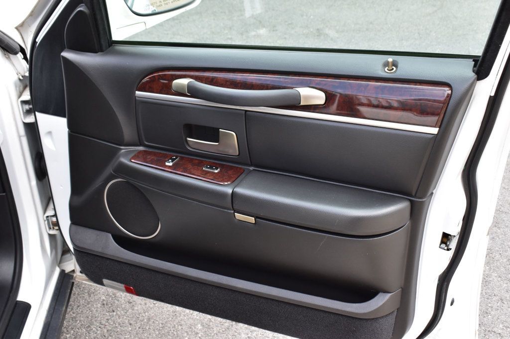 2007 Lincoln Town Car Signature - 23055549 - 46