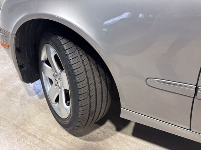 2007 Mercedes-Benz E-Class E550 4dr Sedan 5.5L RWD - 22993279 - 2