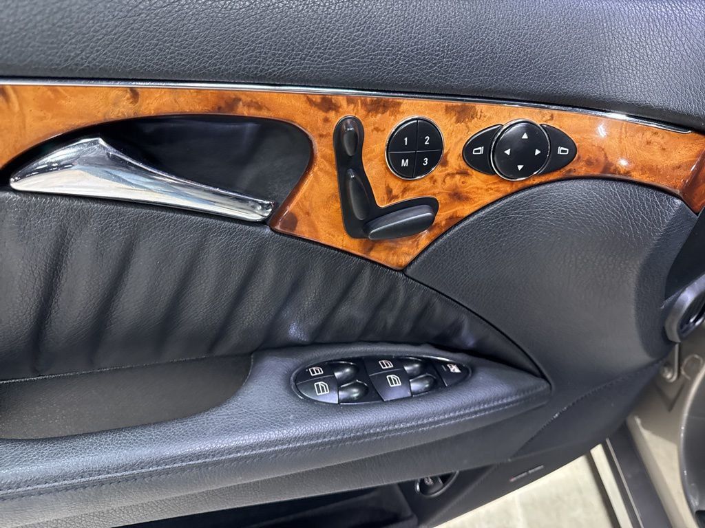 2007 Mercedes-Benz E-Class E550 4dr Sedan 5.5L RWD - 22993279 - 29