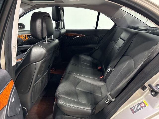 2007 Mercedes-Benz E-Class E550 4dr Sedan 5.5L RWD - 22993279 - 30