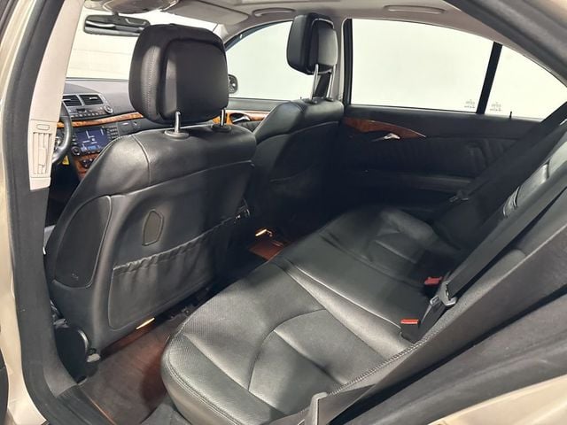 2007 Mercedes-Benz E-Class E550 4dr Sedan 5.5L RWD - 22993279 - 32