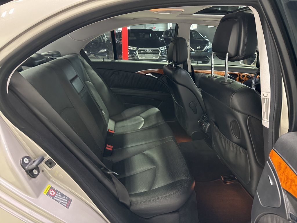 2007 Mercedes-Benz E-Class E550 4dr Sedan 5.5L RWD - 22993279 - 35