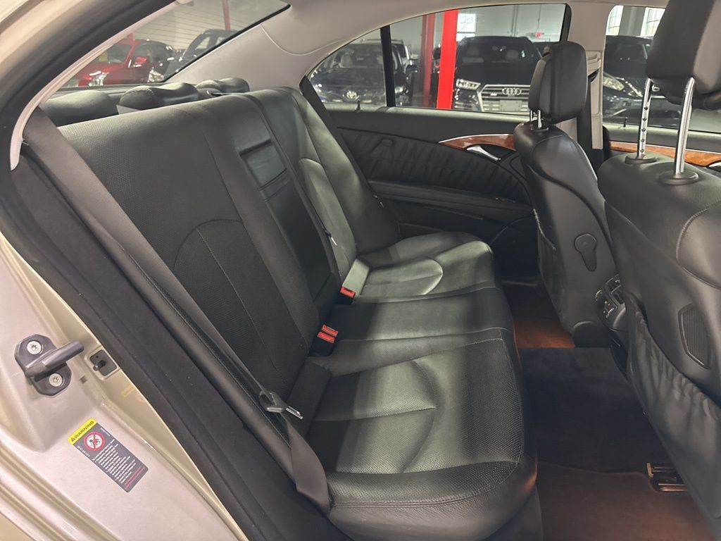 2007 Mercedes-Benz E-Class E550 4dr Sedan 5.5L RWD - 22993279 - 37