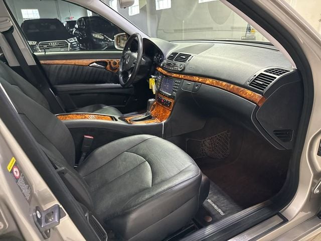 2007 Mercedes-Benz E-Class E550 4dr Sedan 5.5L RWD - 22993279 - 40