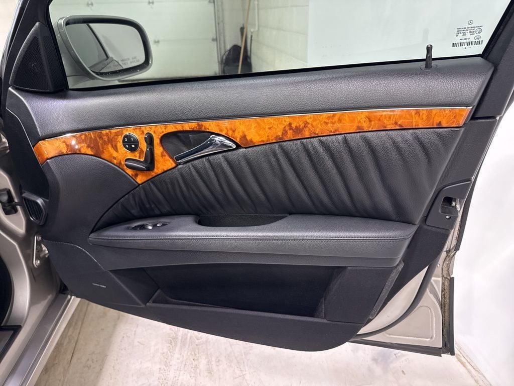 2007 Mercedes-Benz E-Class E550 4dr Sedan 5.5L RWD - 22993279 - 42