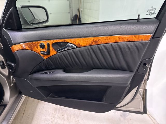 2007 Mercedes-Benz E-Class E550 4dr Sedan 5.5L RWD - 22993279 - 42