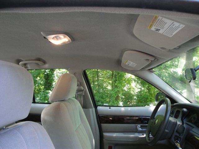 2007 Mercury Grand Marquis 1-OWNER w/ 19K ORIGINAL-MILES! LOADED, LIKE-NEW CONDITION! - 23033915 - 16
