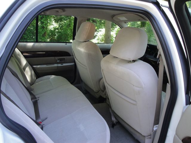 2007 Mercury Grand Marquis 1-OWNER w/ 19K ORIGINAL-MILES! LOADED, LIKE-NEW CONDITION! - 23033915 - 18