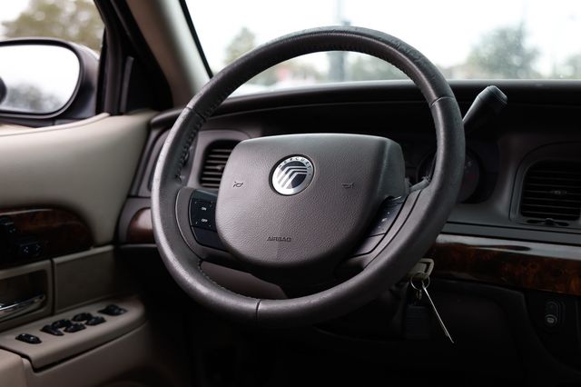 2007 Mercury Grand Marquis 4dr Sedan LS - 22843749 - 27