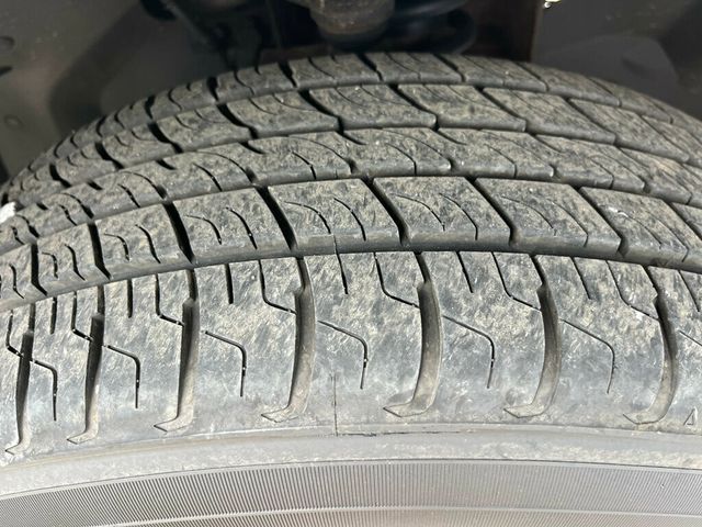 2007 Mercury Mountaineer Clean 3rd row seat SUV AWD - 23019551 - 15