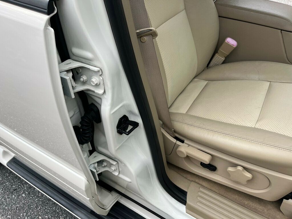 2007 Mercury Mountaineer Clean 3rd row seat SUV AWD - 23019551 - 38