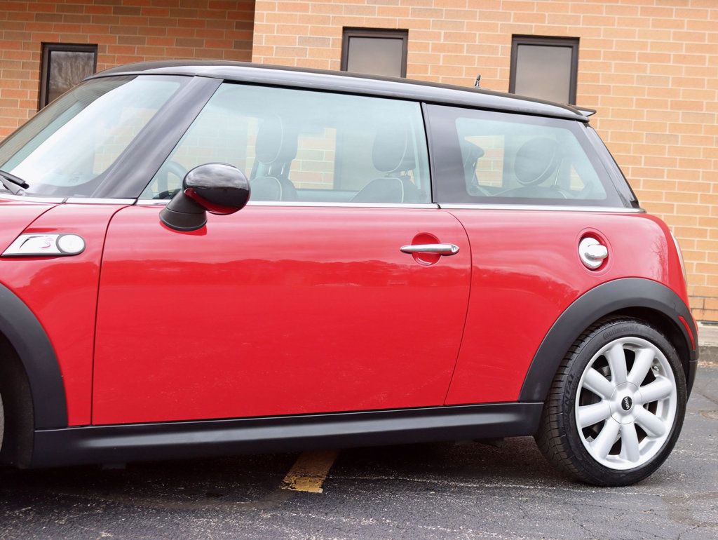 2007 Mini Cooper S Hardtop 2 Door photo 2