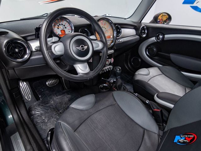 2007 MINI Cooper S Hardtop 2 Door 1 OWNER, 16" ALLOY WHEELS, CHROME LINE INTERIOR, CENTER ARMREST - 22938784 - 13