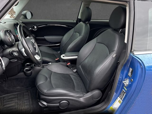 2007 MINI Cooper S Hardtop 2 Door CLEAN CARFAX, PANORAMIC SUNROOF, HEATED SEATS, PREMIUM PKG - 23039697 - 5