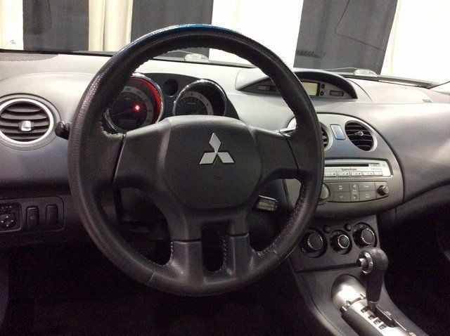 2007 Mitsubishi Eclipse SE photo 9