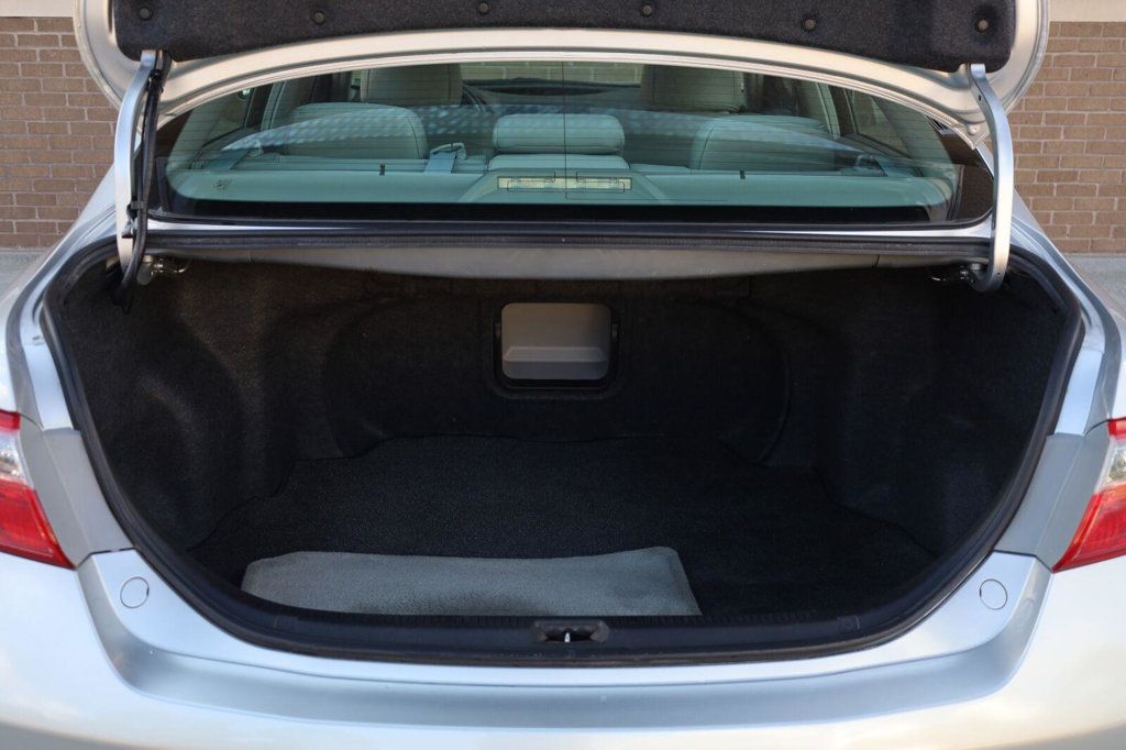 Toyota Camry photo 13