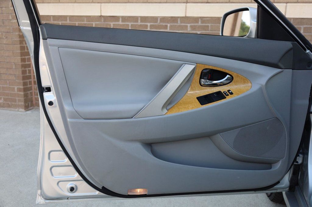 Toyota Camry photo 15