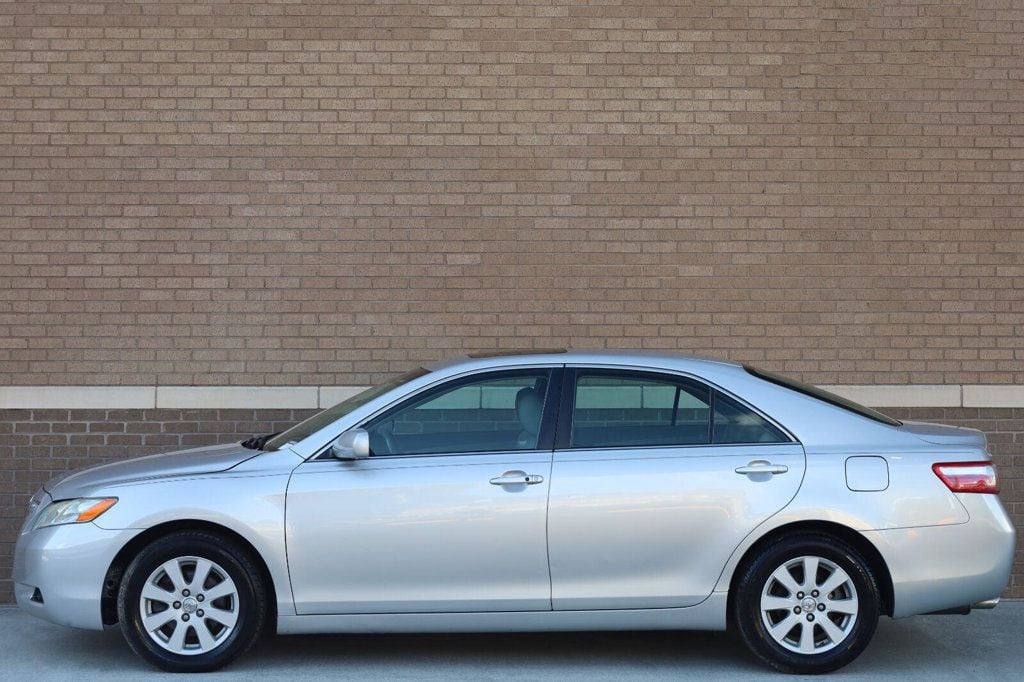 Toyota Camry photo 2