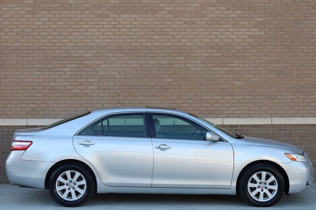 Toyota Camry photo 3