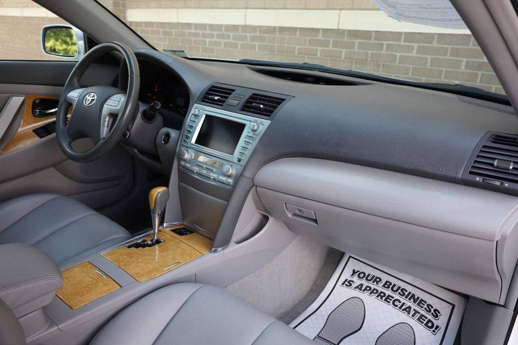 Toyota Camry photo 30