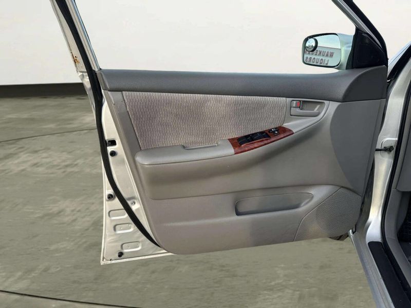 2007 Toyota Corolla 4dr Sedan Automatic LE - 23010046 - 9