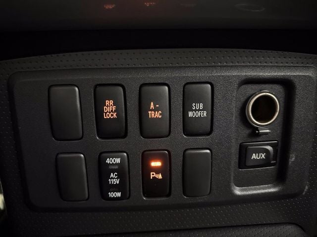 2007 Toyota FJ Cruiser 4WD 4dr Automatic - 23084629 - 16