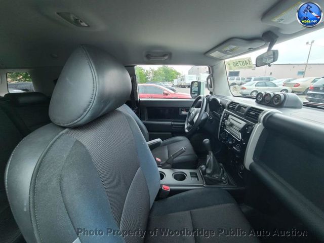 2007 Toyota FJ Cruiser 4WD 4dr Manual - 23081570 - 6