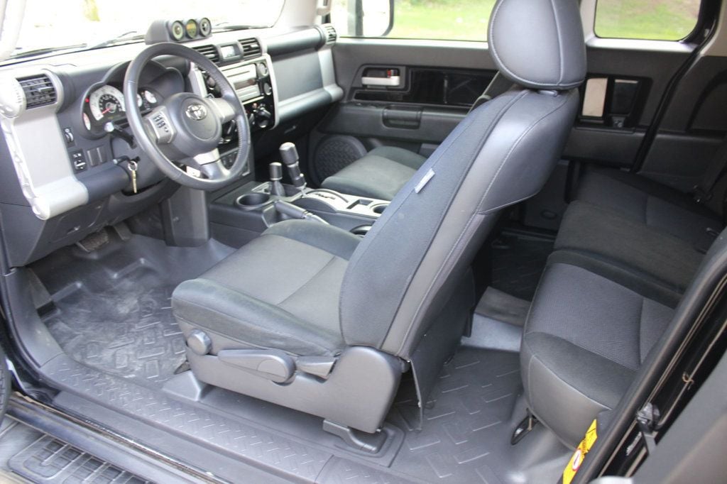 2007 Toyota FJ Cruiser Base photo 12