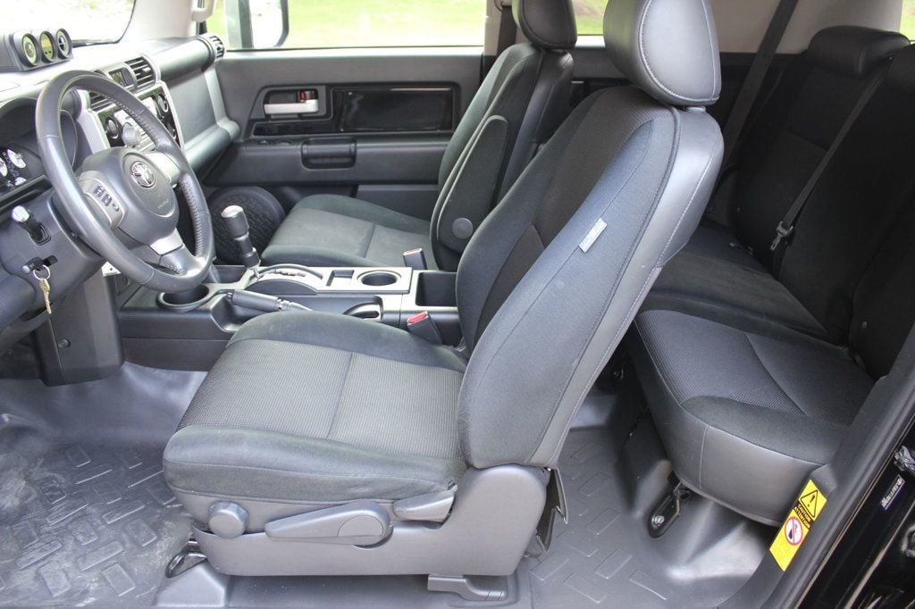 2007 Toyota FJ Cruiser Base photo 13