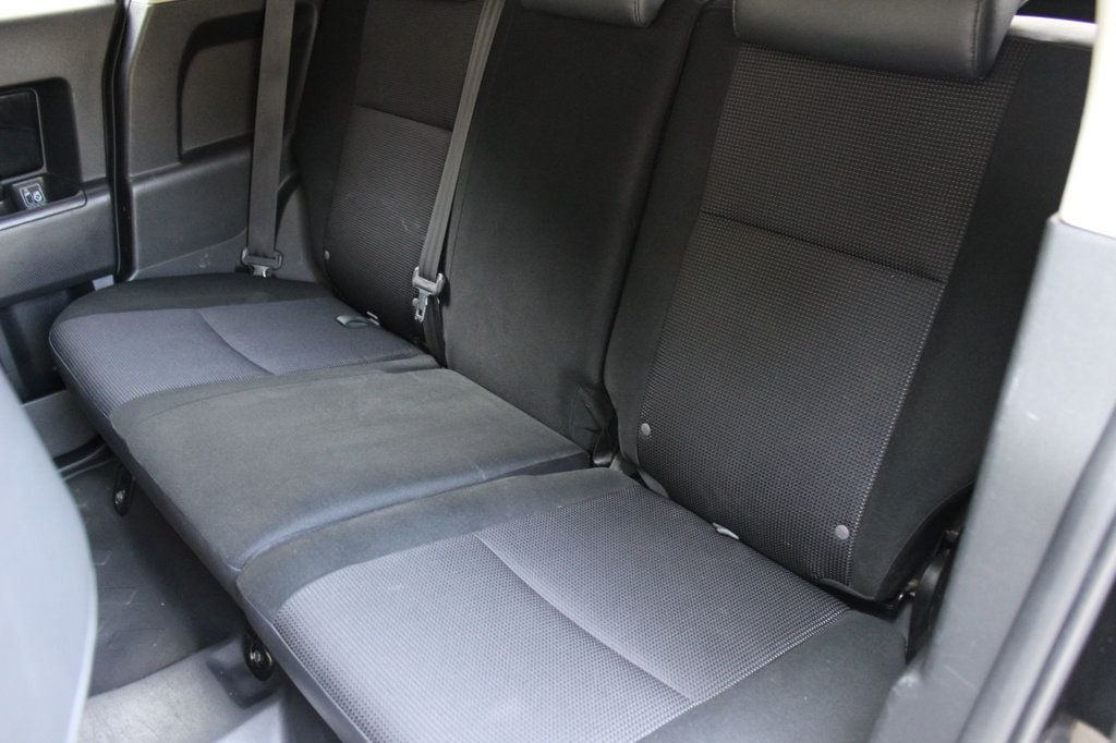2007 Toyota FJ Cruiser Base photo 14