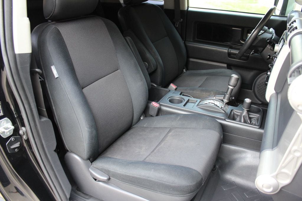2007 Toyota FJ Cruiser Base photo 16