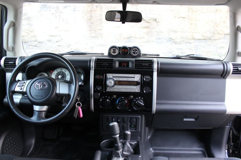 2007 Toyota FJ Cruiser Base photo 19