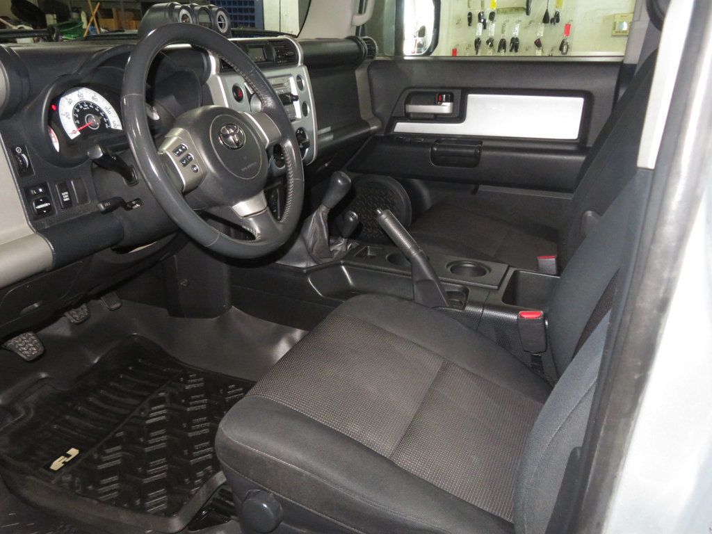 2007 Toyota FJ Cruiser EXTRA CLEAN FJ CRUSIER 4X4 HARD TO FIND MANUAL TRANNY - 22927685 - 16
