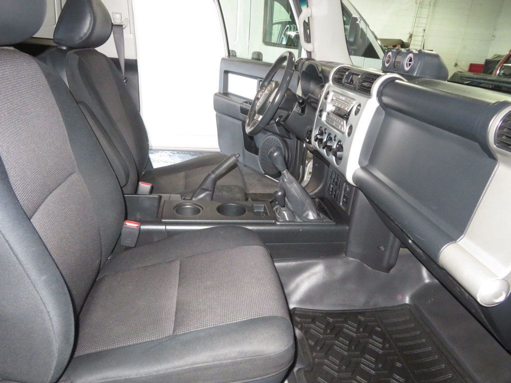 2007 Toyota FJ Cruiser EXTRA CLEAN FJ CRUSIER 4X4 HARD TO FIND MANUAL TRANNY - 22927685 - 24