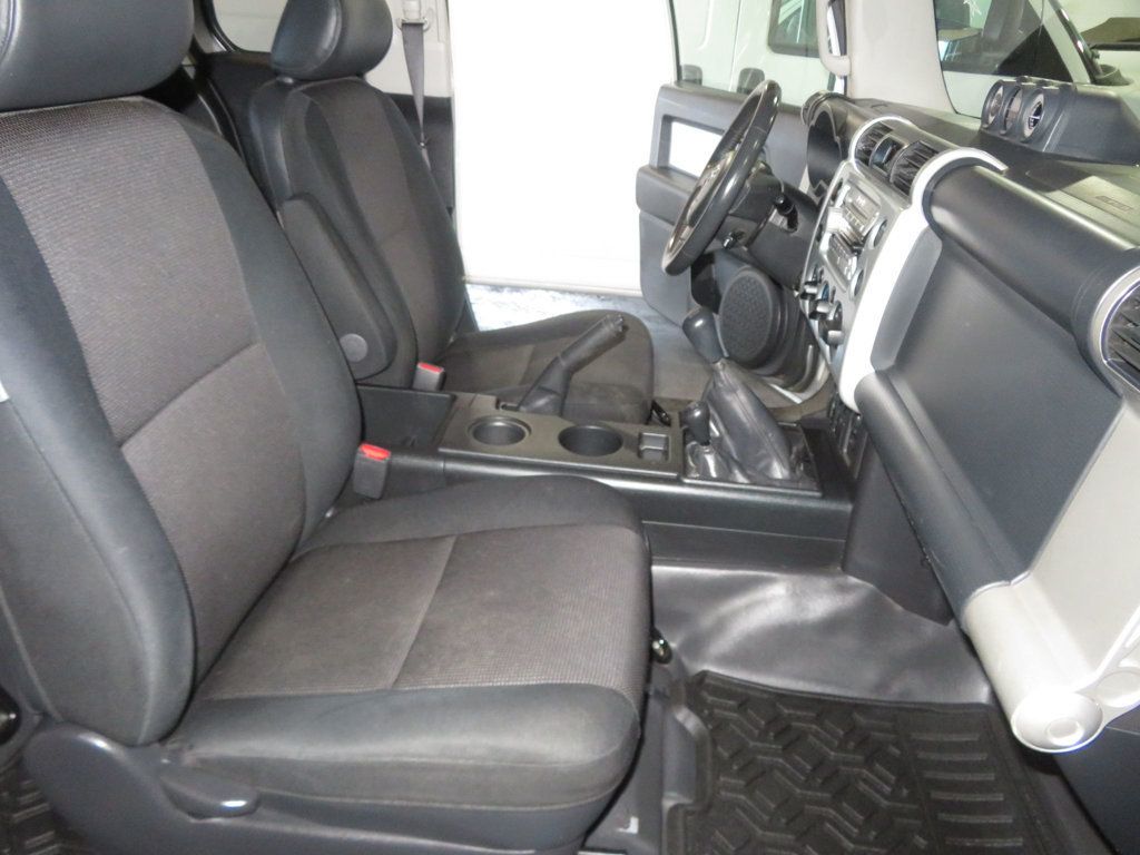 2007 Toyota FJ Cruiser EXTRA CLEAN FJ CRUSIER 4X4 HARD TO FIND MANUAL TRANNY - 22927685 - 25