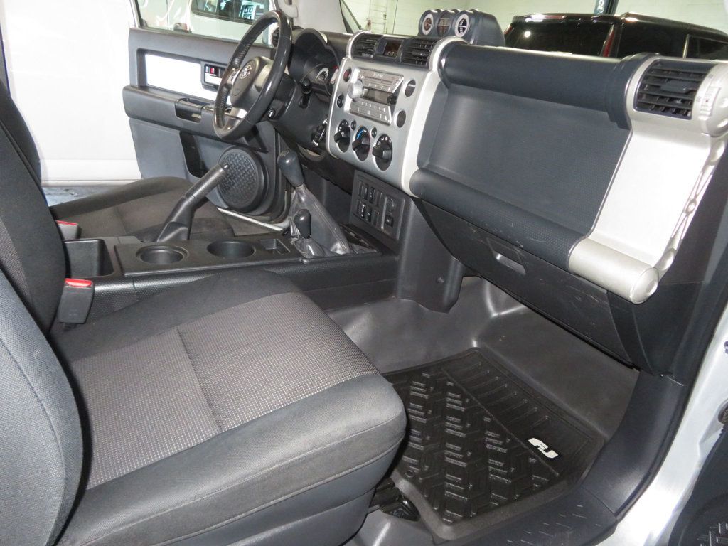 2007 Toyota FJ Cruiser EXTRA CLEAN FJ CRUSIER 4X4 HARD TO FIND MANUAL TRANNY - 22927685 - 26