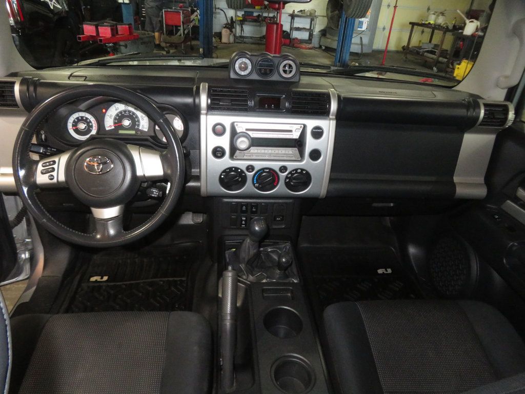 2007 Toyota FJ Cruiser EXTRA CLEAN FJ CRUSIER 4X4 HARD TO FIND MANUAL TRANNY - 22927685 - 30