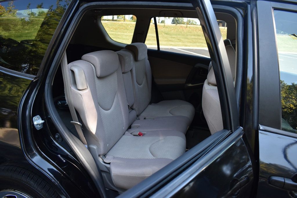 2007 Toyota RAV4 photo 3