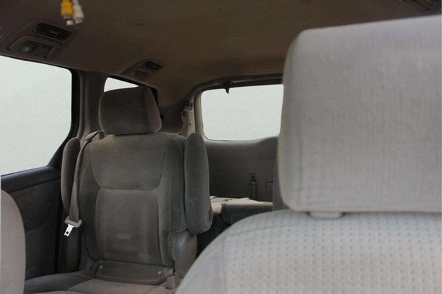 2007 Toyota Sienna LE 7 Passenger 4dr Mini Van - 23015316 - 7