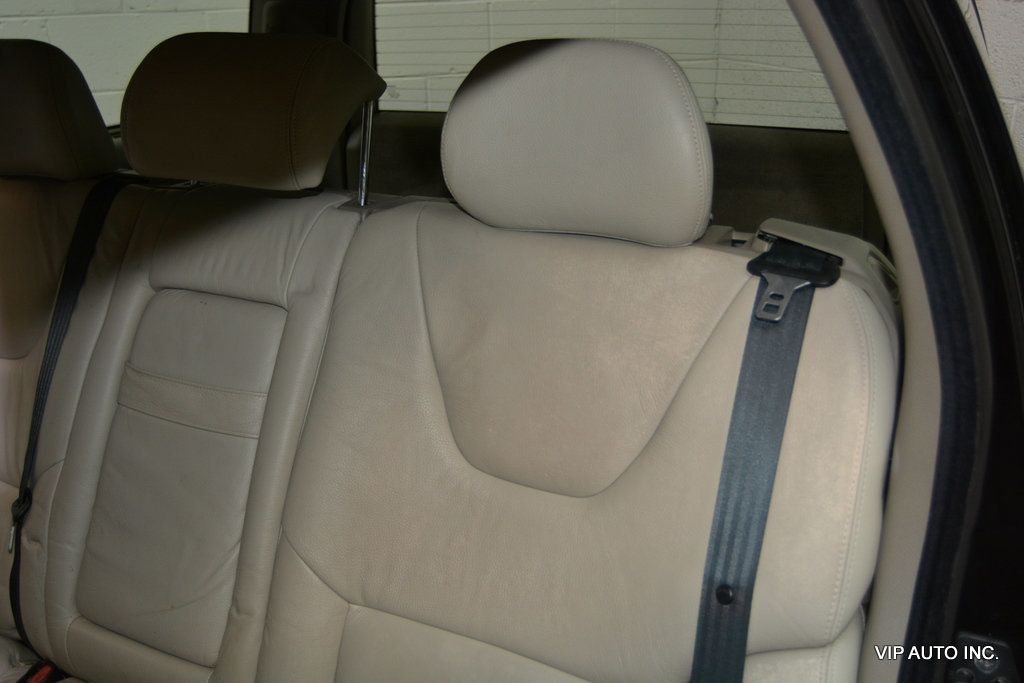 2007 Volvo V70 2.4 Wagon 4D - 23012292 - 22